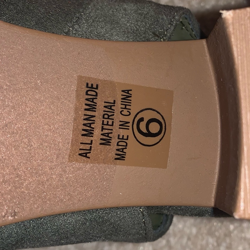 Heels - Picture 4 of 4